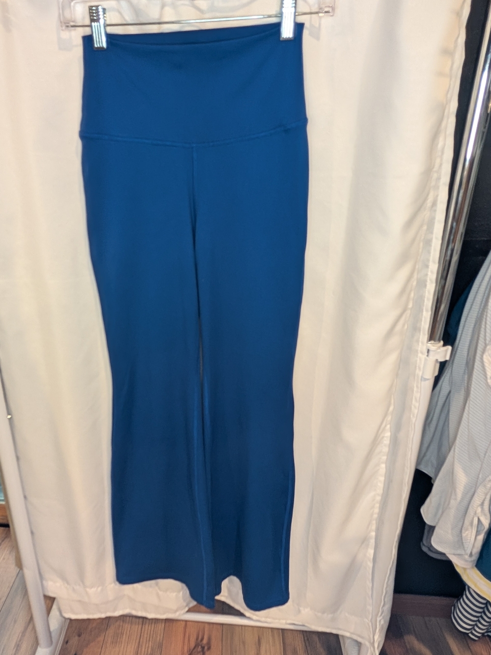 Gilly Hicks Recharge Flare Leggings Yoga Pants Blue Size Medium